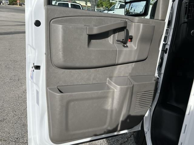 2025 Chevrolet Express Cutaway 3500 3500 Van 139"