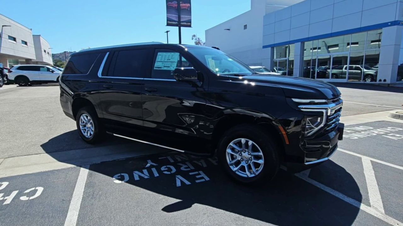 2026 Chevrolet Suburban 2WD LT