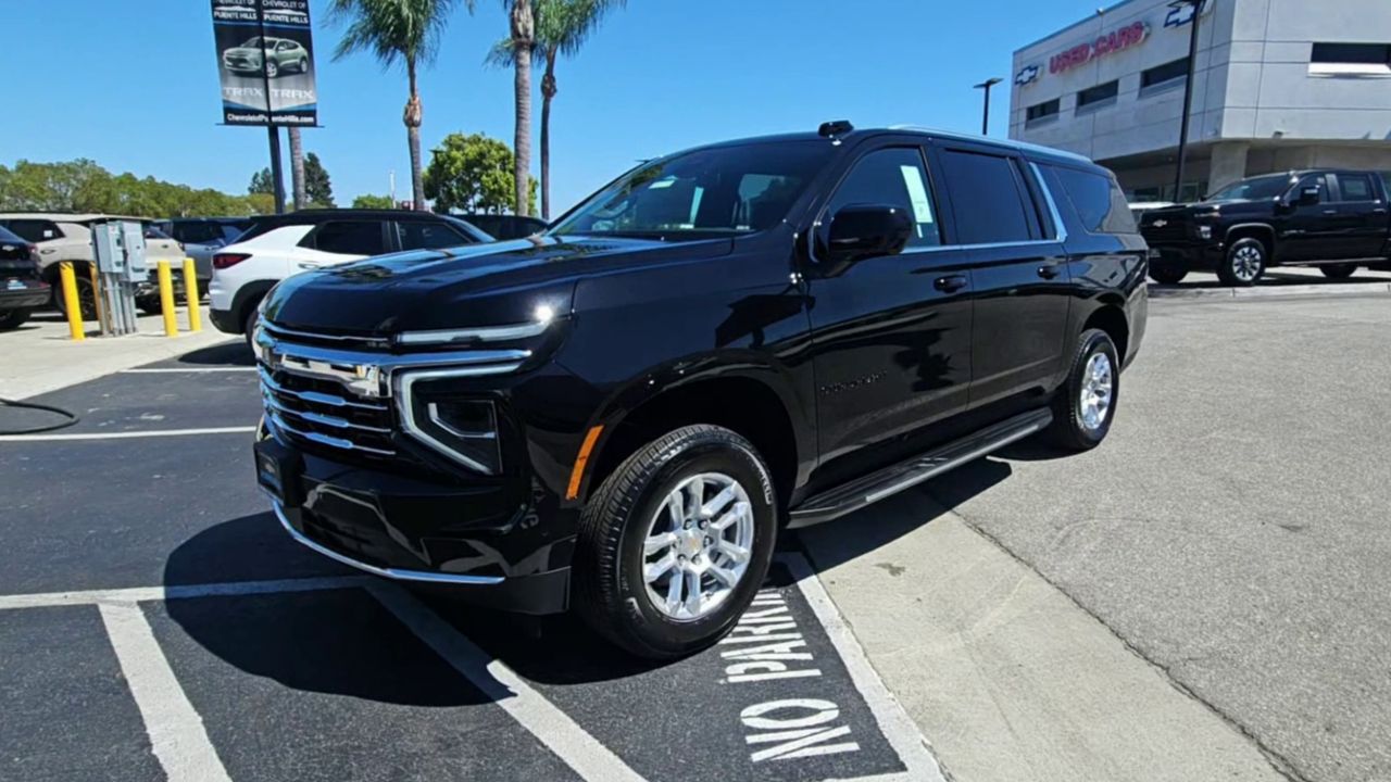 2026 Chevrolet Suburban 2WD LT