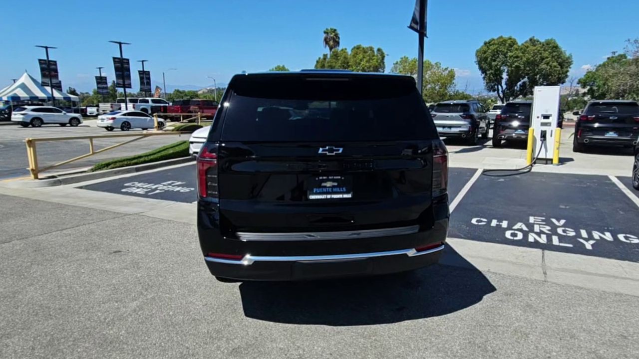 2026 Chevrolet Suburban 2WD LT