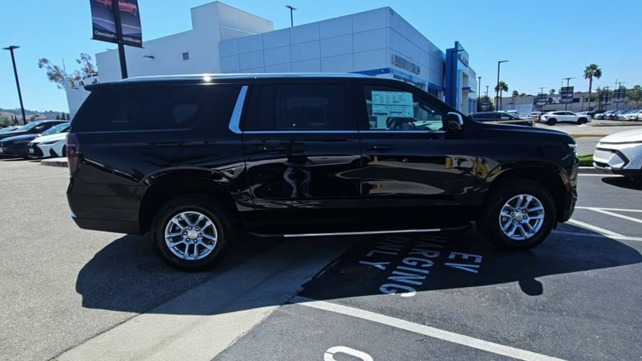 2026 Chevrolet Suburban 2WD LT