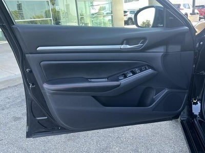 2025 Nissan Altima SR FWD