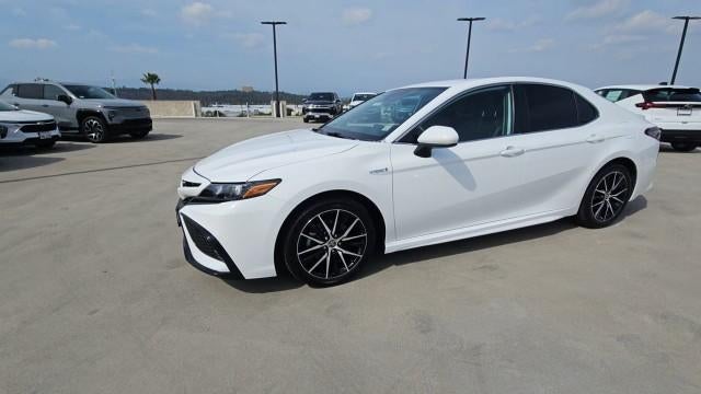 2021 Toyota Camry SE Hybrid